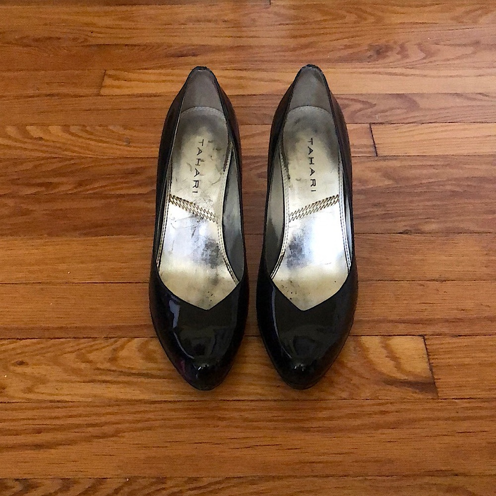 Size 6 Tahari Black Patent Leather Heels
